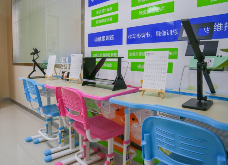 斜弱視與小兒?？?><p class=